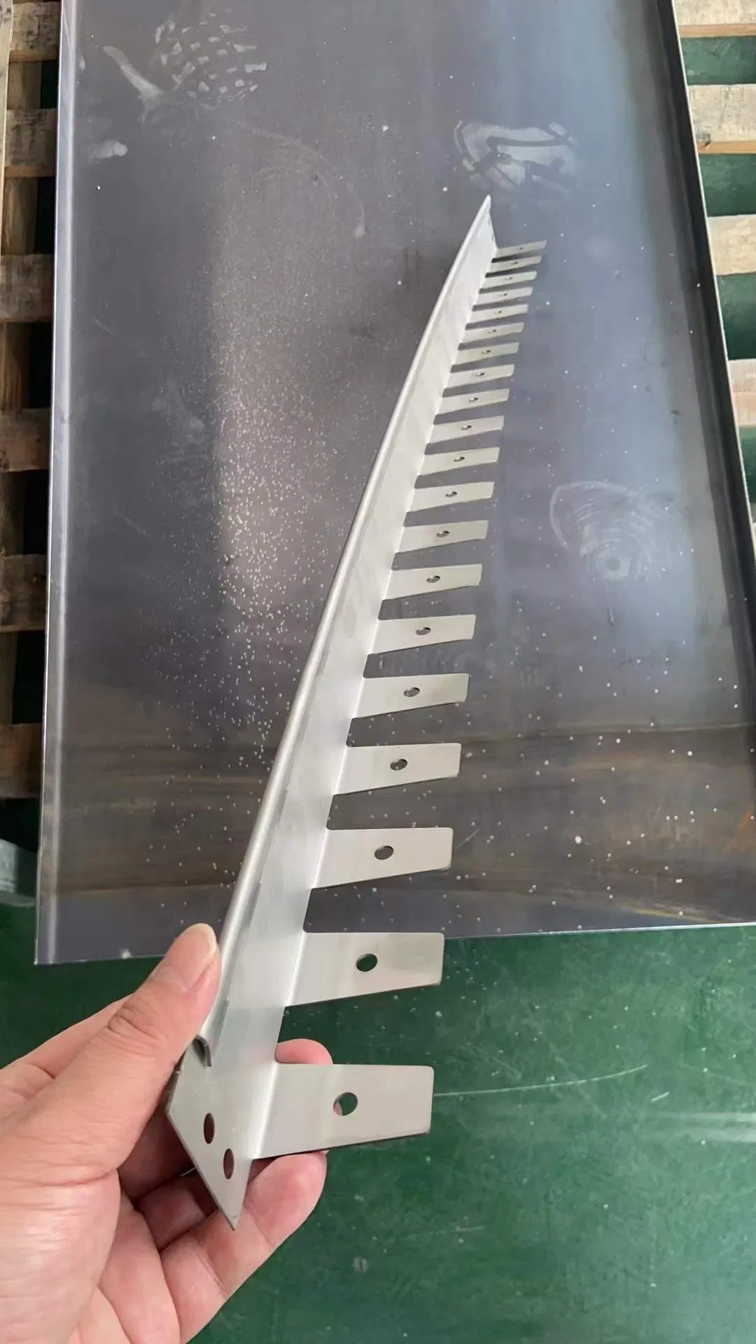 Jnz Manufacturer Supply Galvanized Steel Lawn Edging Landscape Border Corten Steel Raised Bed Edging