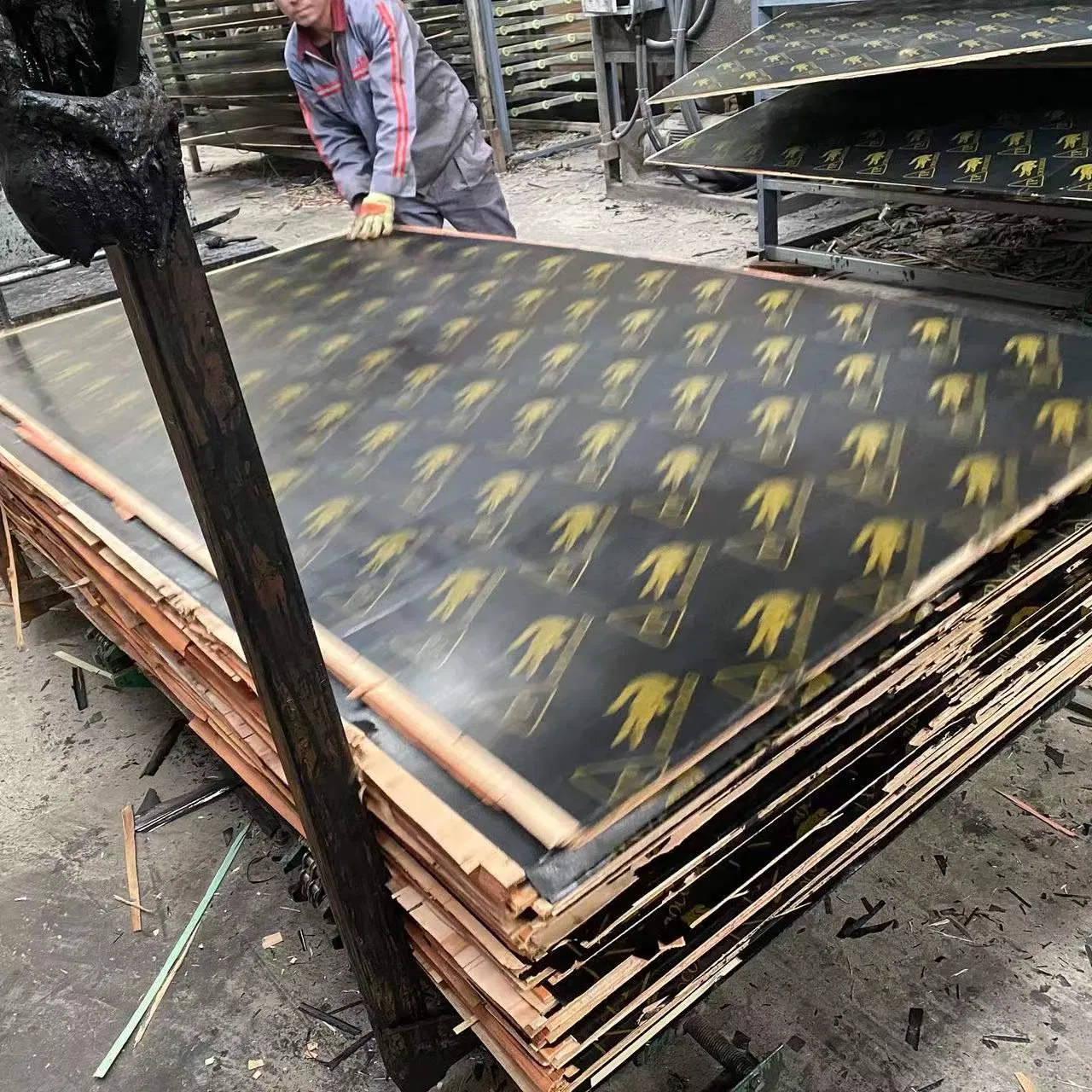 12mm / 18mm Film Face Plywood Black Film Face Plywood for Construction