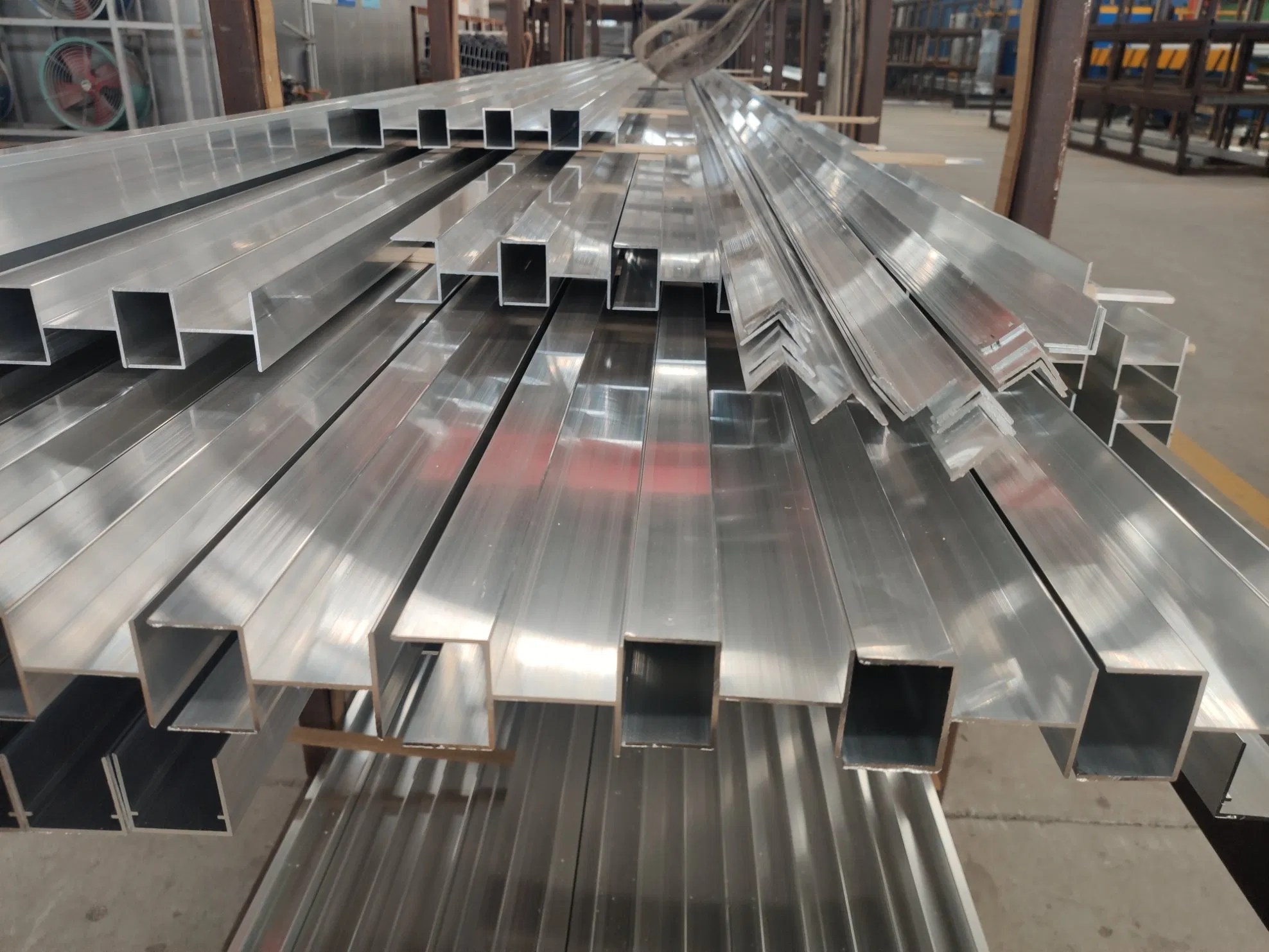 Aluminum Custom Color and Shape Profile for Aluminum Alloy Products Window and Door