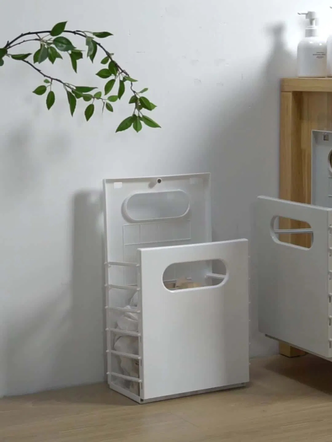 Hot Selling Wall-Mounted Laundry Basket