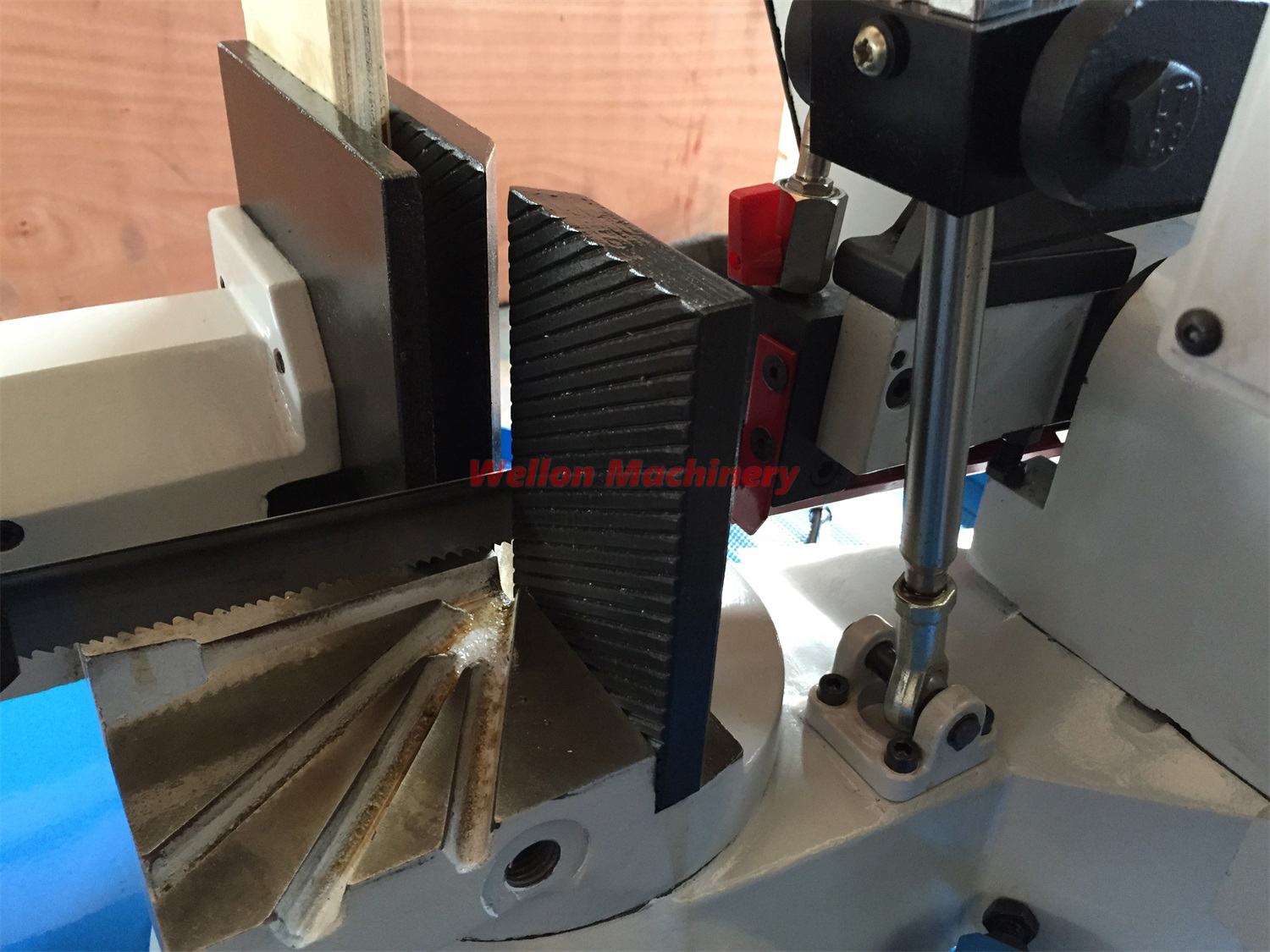 Станок ленточнопильный горизонтальный по металлу BS-280G