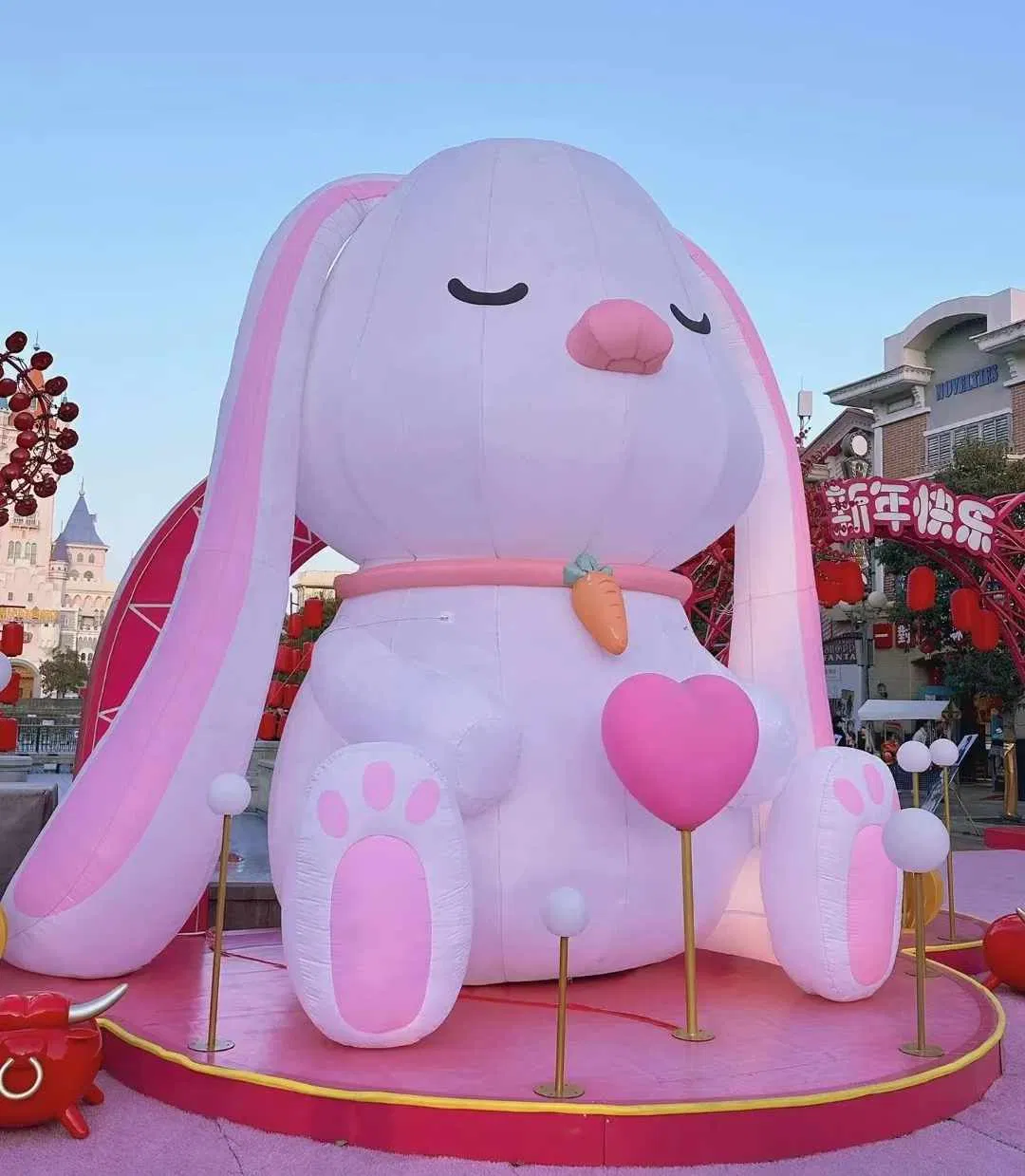Giant Inflatable Bear Model for Parties and Events - Durable Design
