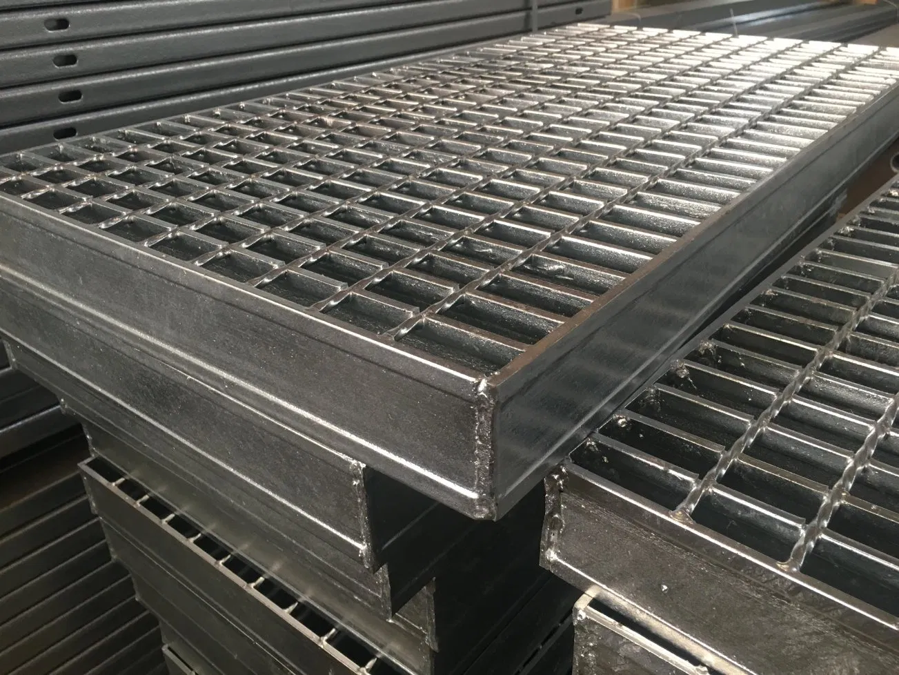 Easy Maintenance Platform Compound Forge Welded Bar Type Stainless Steel Gully Grating Suppliers Mesh Grating