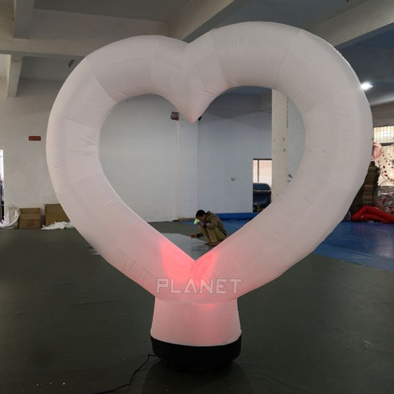 Colorful Lighting Giant Inflatable Wedding Heart for Decoration