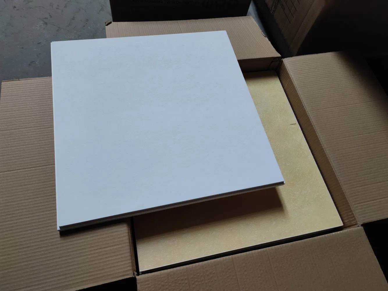 High Quality Acoustic Ceiling Board 600*300 / 600X600 / 600*1200mm Fiberglass Ceiling Tiles for Commercial Buildings