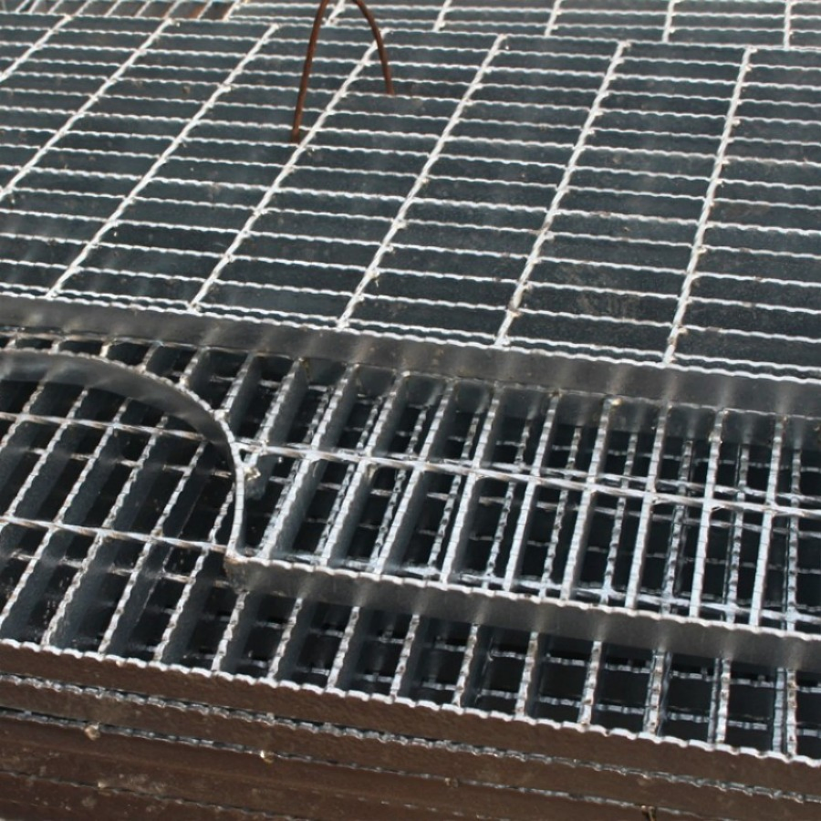 Self-Cleaning Stainless Steel Channel Grating for Industrial Drainage and Walkway