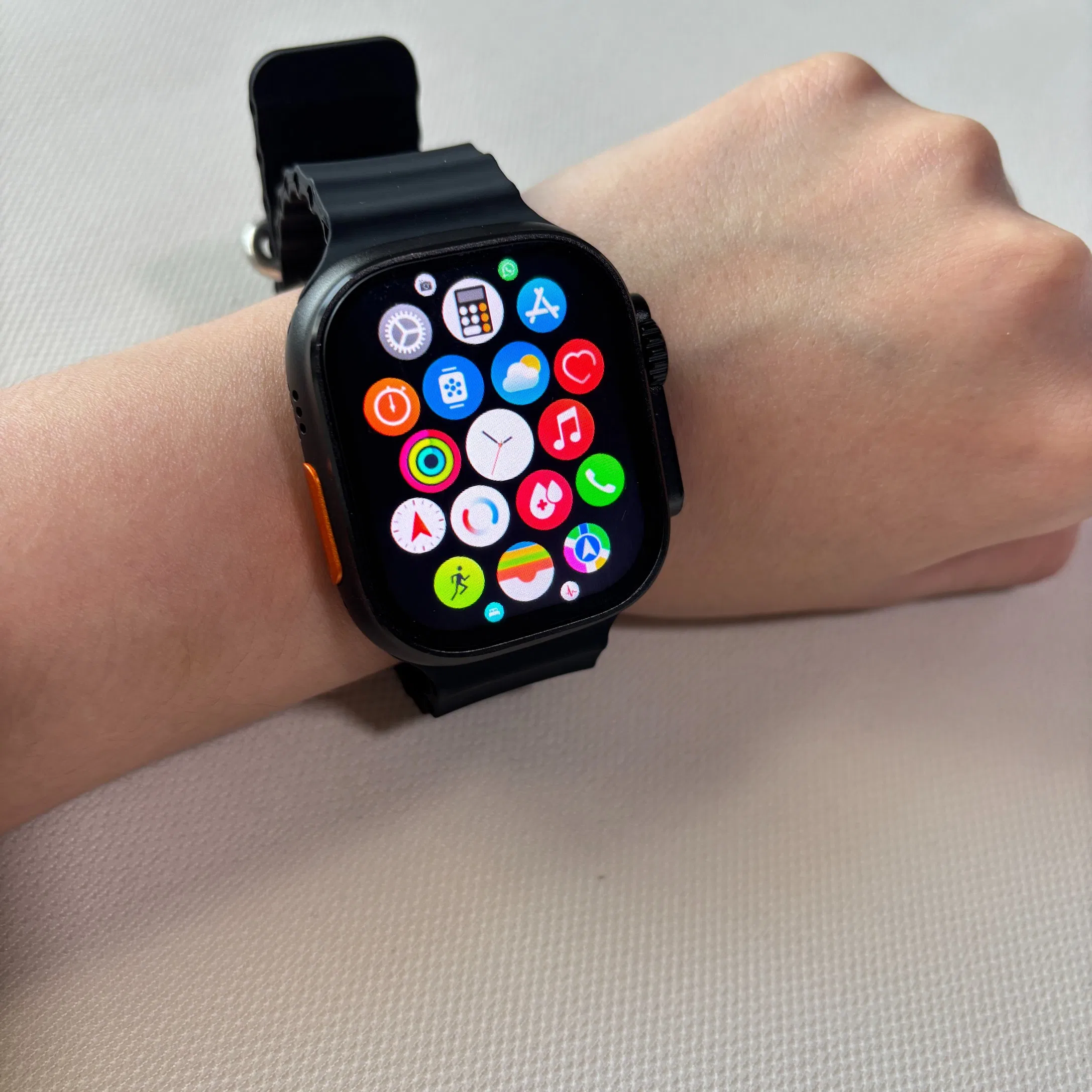 2025 Ultra2 Smartwatch Blood Oxygen and Heart Rate Monitoring 50 Meters Waterproof Health Butler Smart Watch