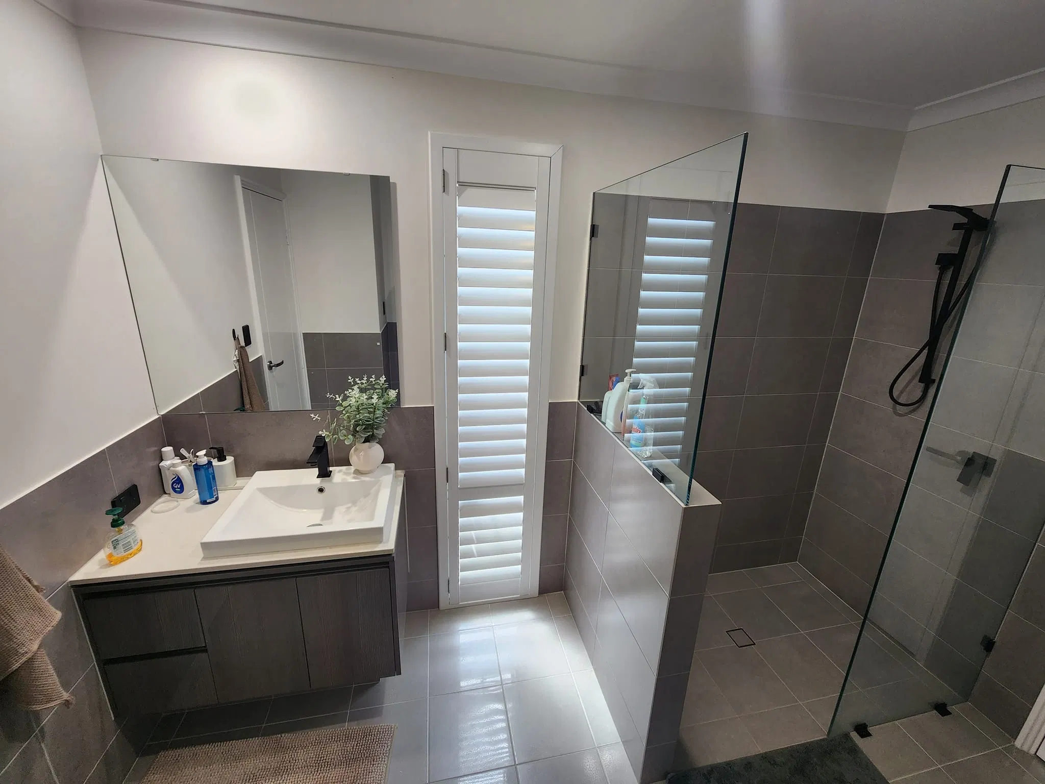 High Quality DIY Waterproof Polyvinyl PVC Bathroom Window Shutters Are Durable Long-Lasting and Are Made to Measure