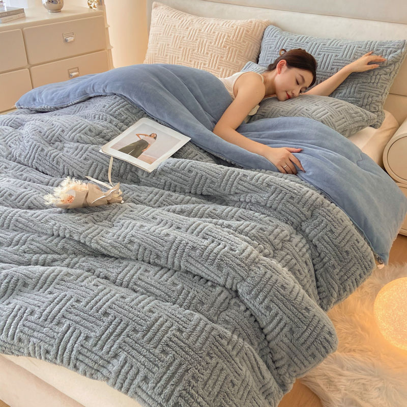 Wholesale Custom Quilt Core New Thick Warm Solid Color Taffeta Fabric Knitted Winter Bedroom Bedding Tuff Velvet Quilt