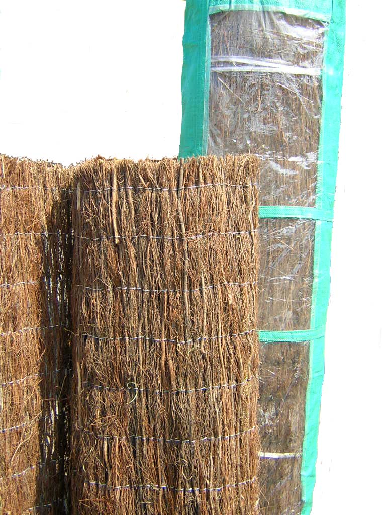 Elegant Thatch Privacy Fence for Stylish Outdoor Spaces