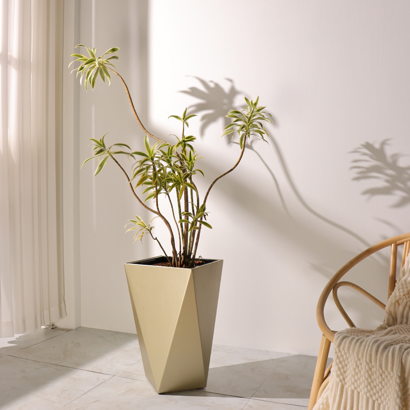 Charming! Modern Luxury Square Tall Plastic Planter: Suitable for Statement Plants