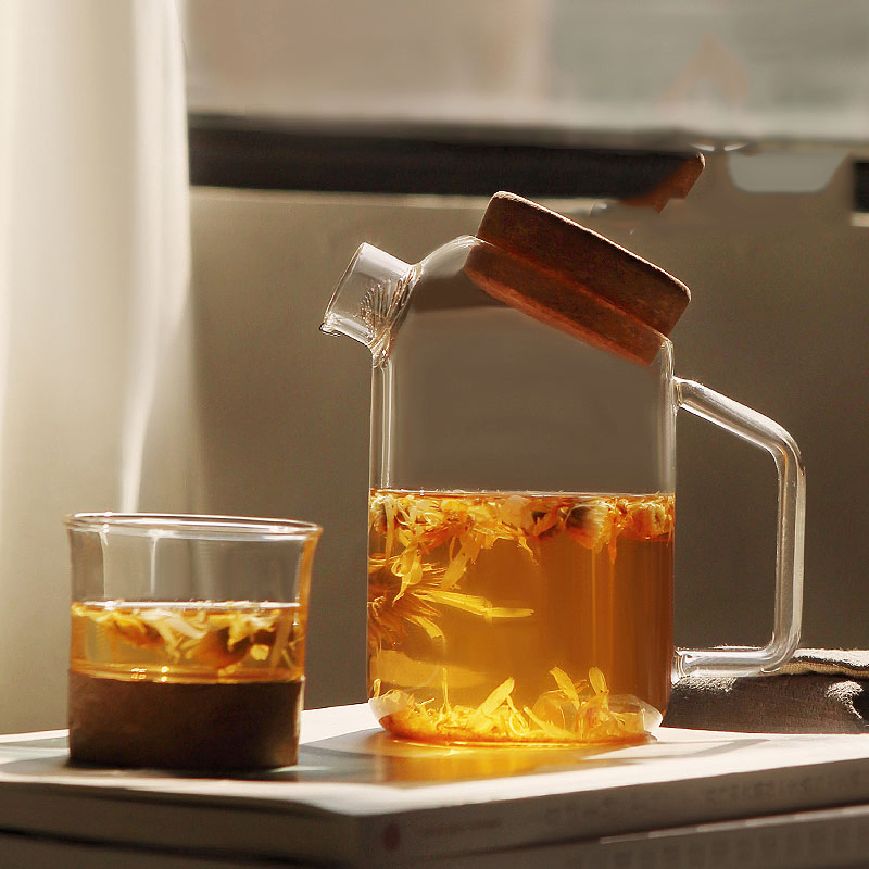 Glass Water Drinking Pitcher Carafe Jug with Cork Lid Heat-Resistant Water Jug for Water Ice Tea and Juice Beverage Use