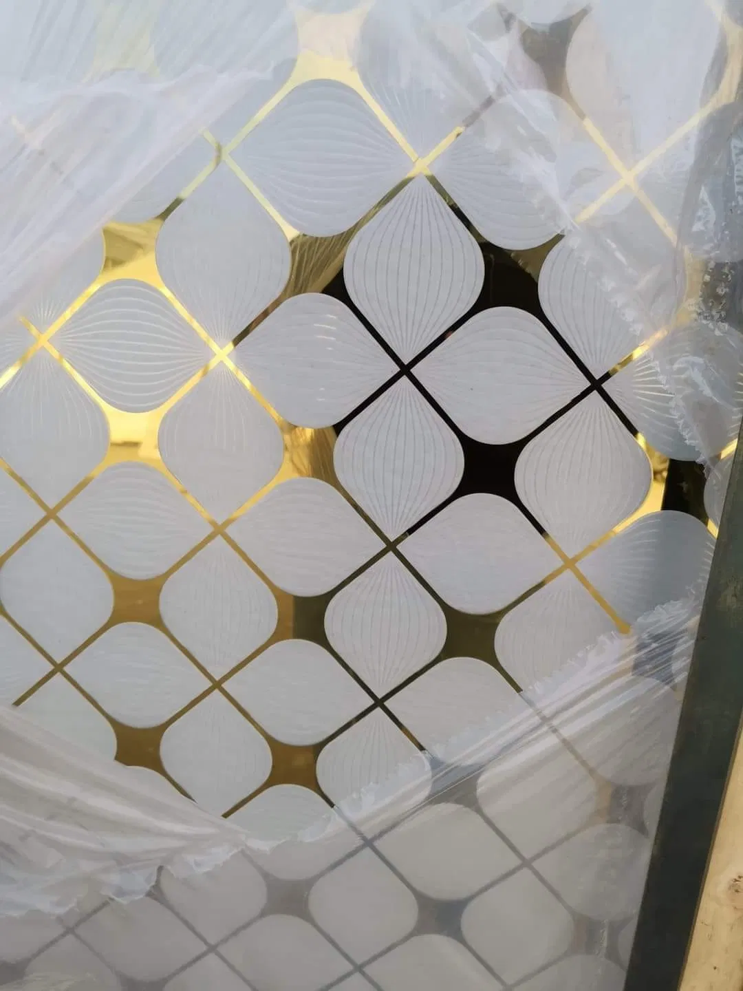 Golden Coated Production of Decorative Glass for Iraq Market