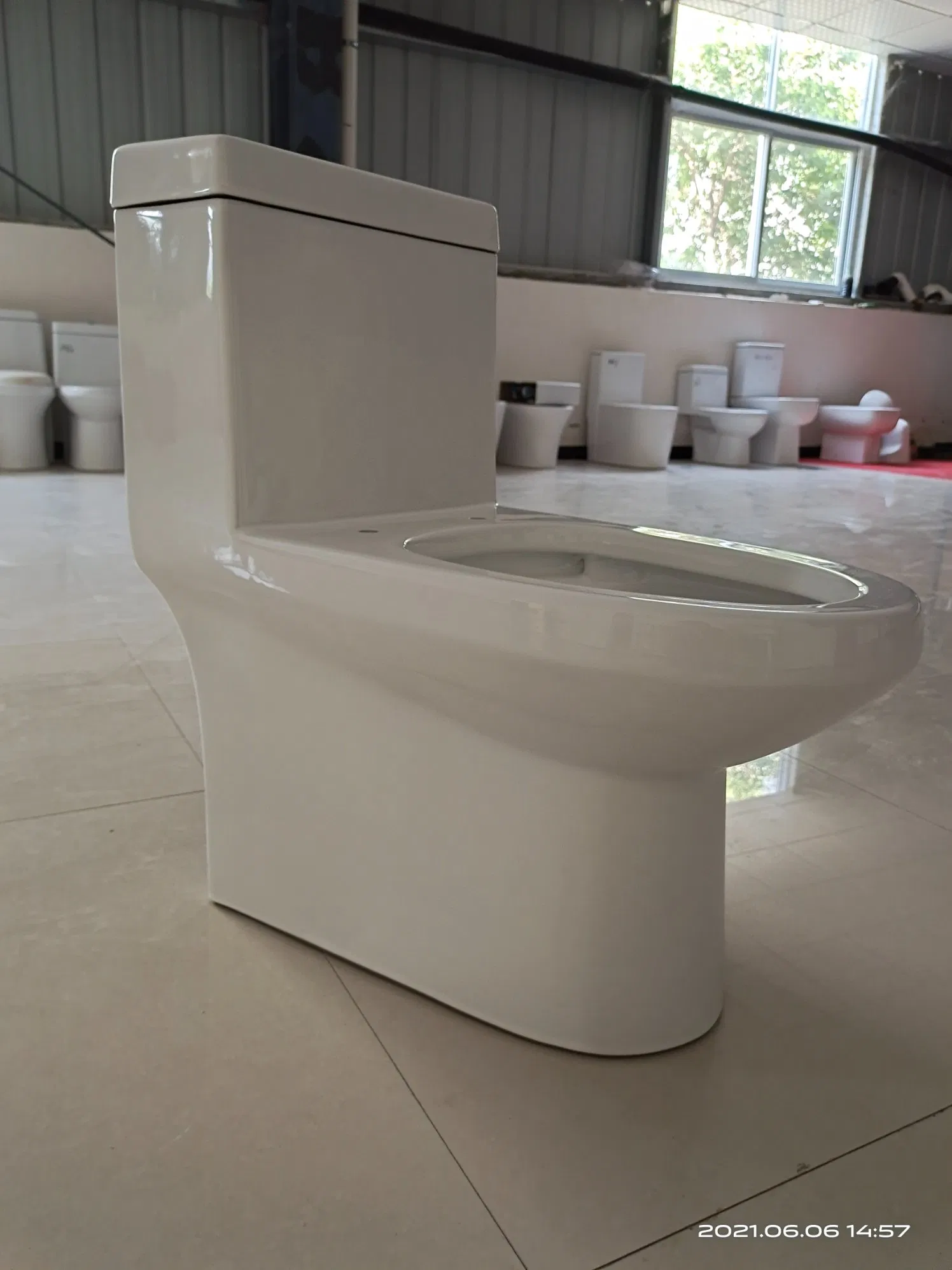 Factory Price Luxury Bathroom Products Sanitary Ware Bathroom Toilet Ceramic Toilet One Piece Toilet