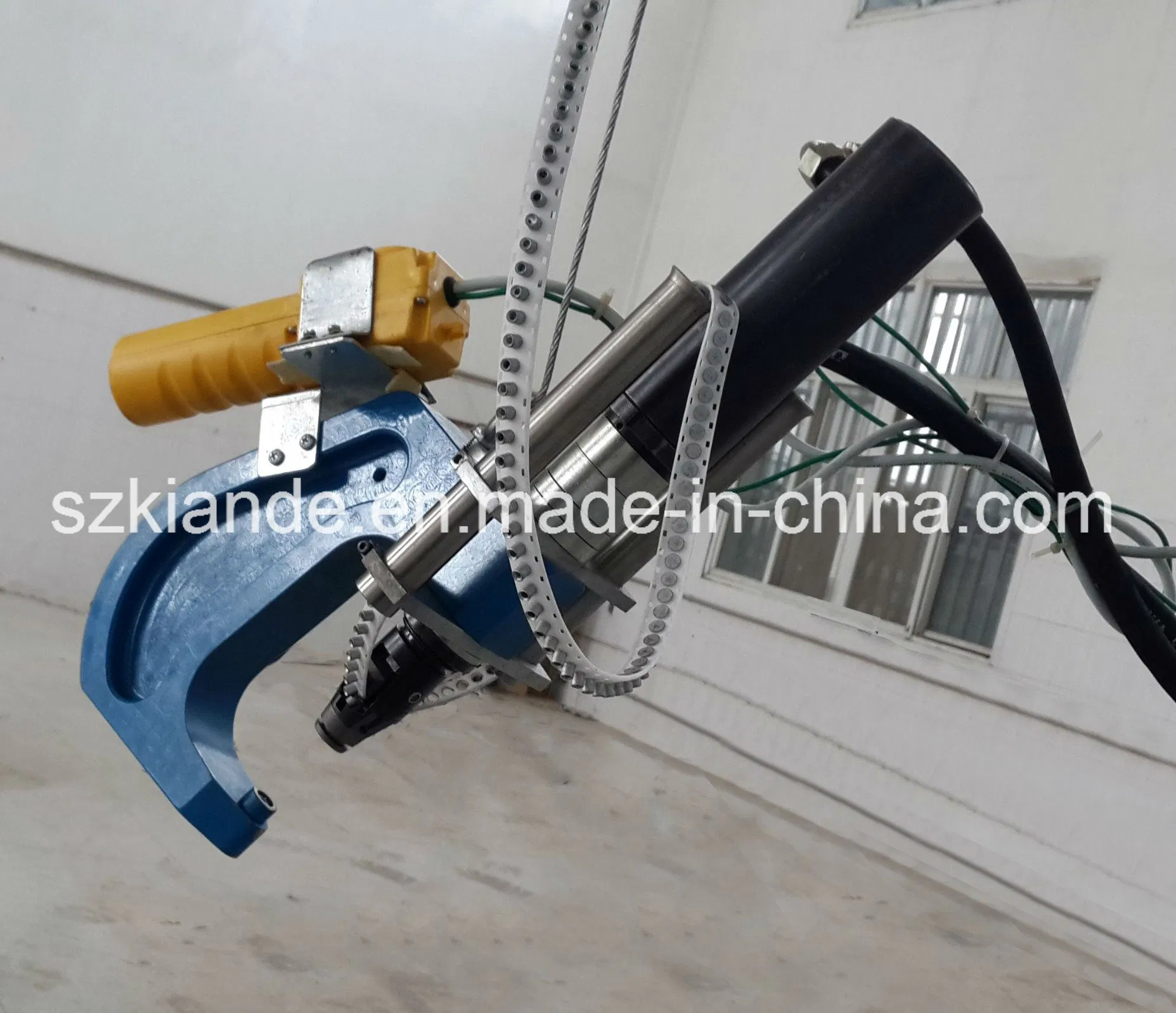 Пневматическая заклепочная система для сборки шин