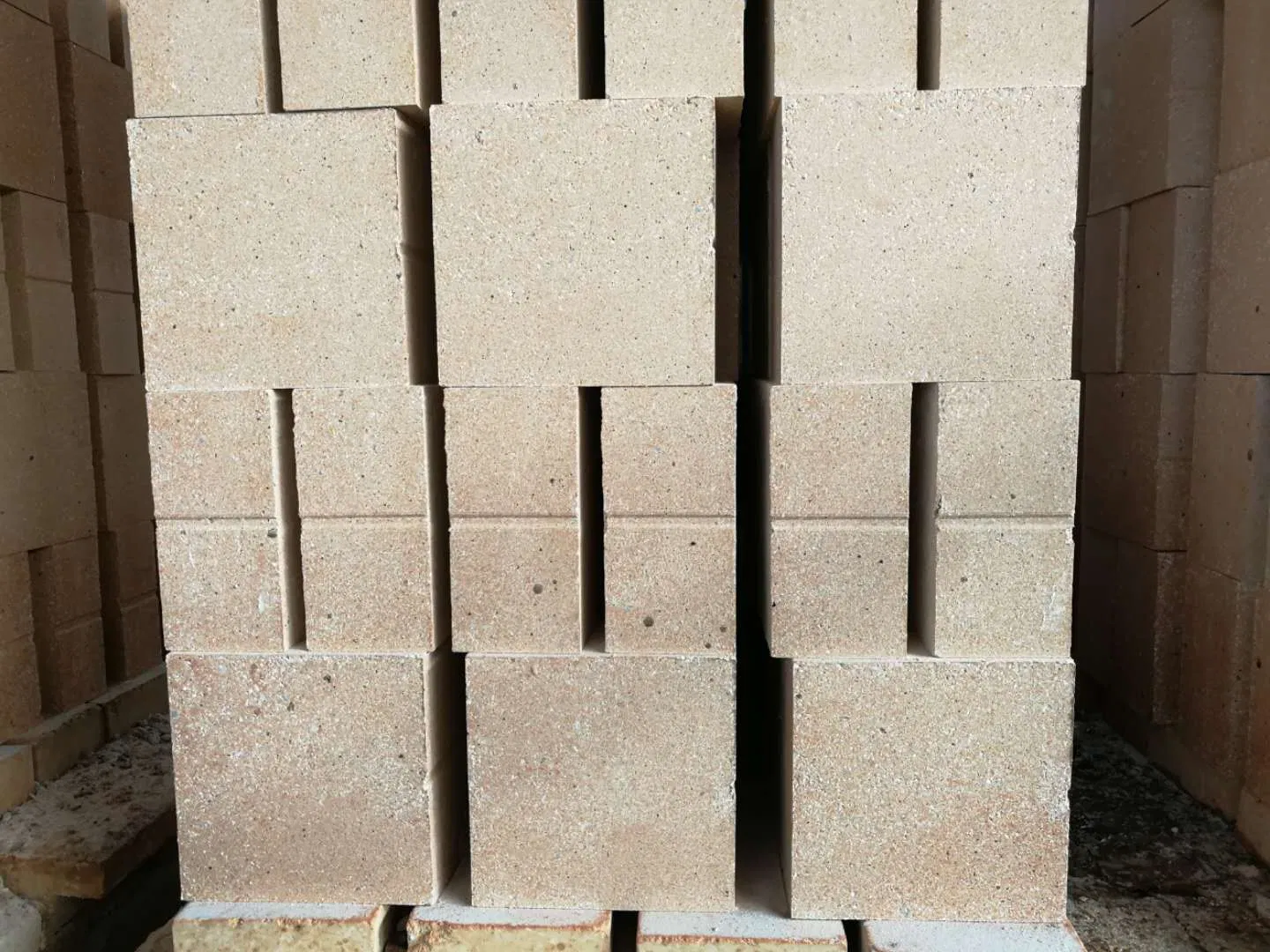 Огнеупорный кирпич DDR30 с низкой теплопроводностью