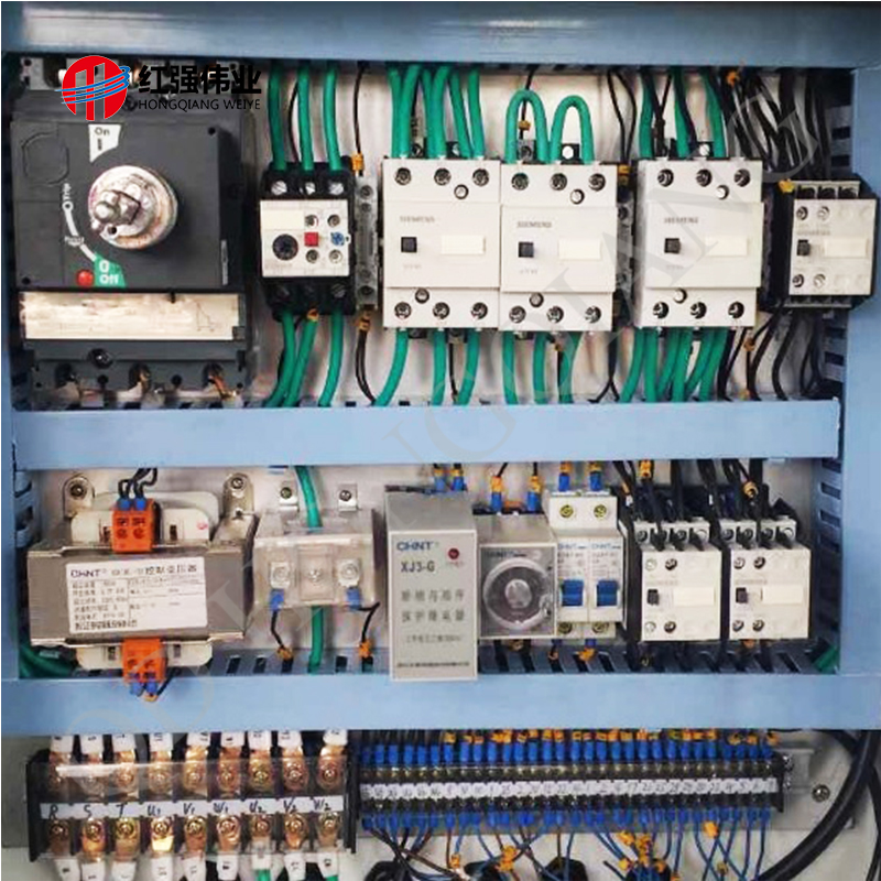 Ленточная пила по дереву горизонтальная