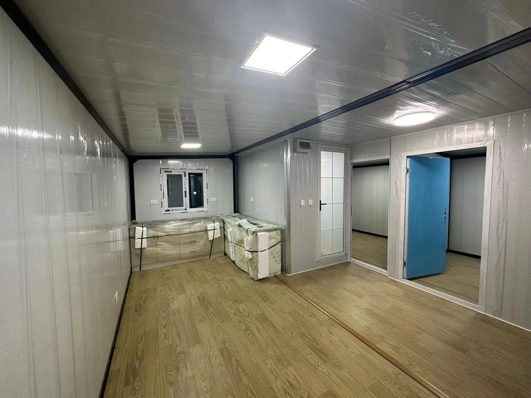 Modern Sandwich Panel Steel Structure Tiny House Prefabricated Building with Cheap Price Expandable Container