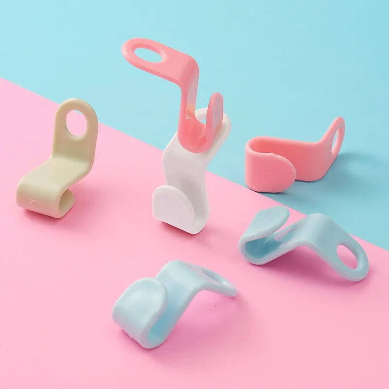 Bulk Space-Saving Csacading Plastic Clothes Hangers with Magic Connector Hooks