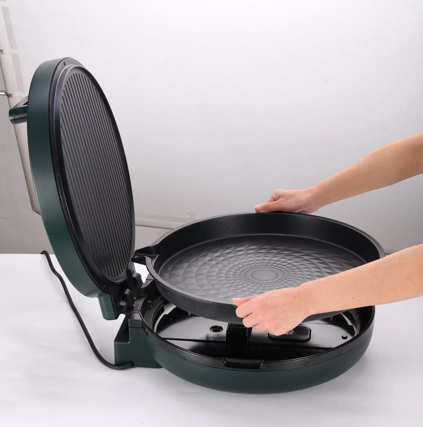 Electric Pizza Maker with Easy to Clean Non Stick Plate 40cm