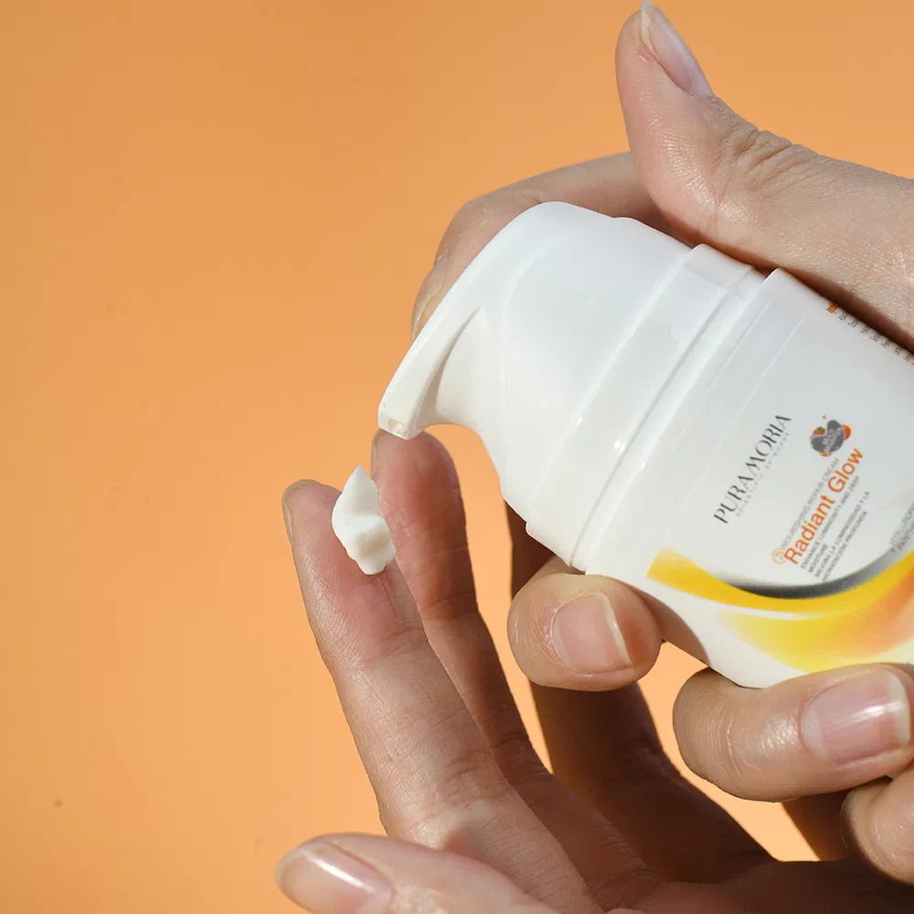 Hydrating Night Cream with Hyaluronic Acid and Panthenol for Brightening