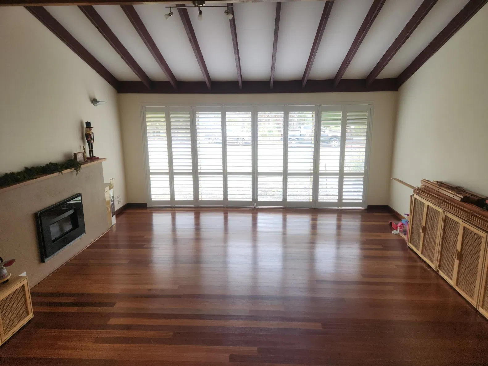 Modern Interior Shutters Customized Wooden Louver Window Shutters