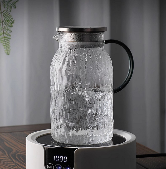 Heat Resistant Glass Beverage Carafe Handmade Ribbed Glass Water Pitcher Set with Stainless Steel Lid and Color Handle