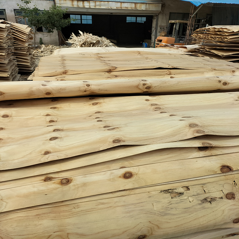 Natural Pine Wood Rotary Cut Type 2520*1270*2.2mm Pine Veneer for Plywood