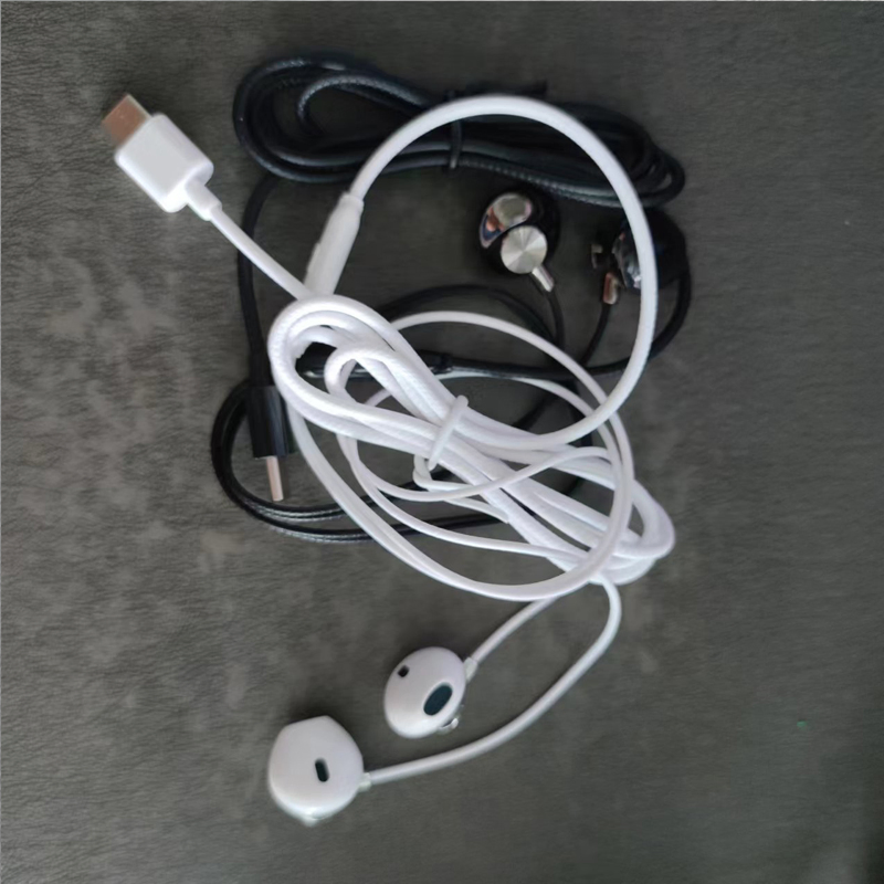 New High Quality Wire Type C Earphone Earbuds Headphones for Cellphone