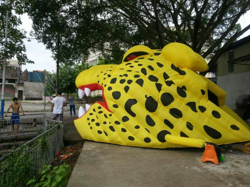 2023 New Hot Sale Inflatable Alligator Blast Tunnel for Sports