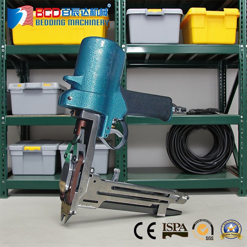 Пневматический гвоздезабивной пистолет со сменной скобой