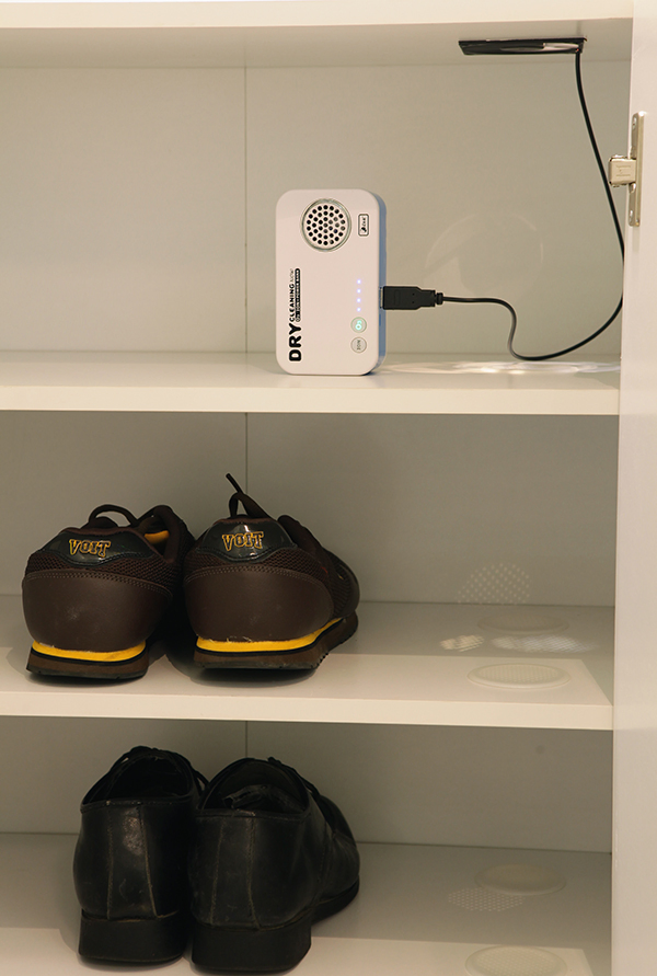 CE Certified Power Bank with 20mg/H Ozone and 2 Million PCS/Cm3 Anion