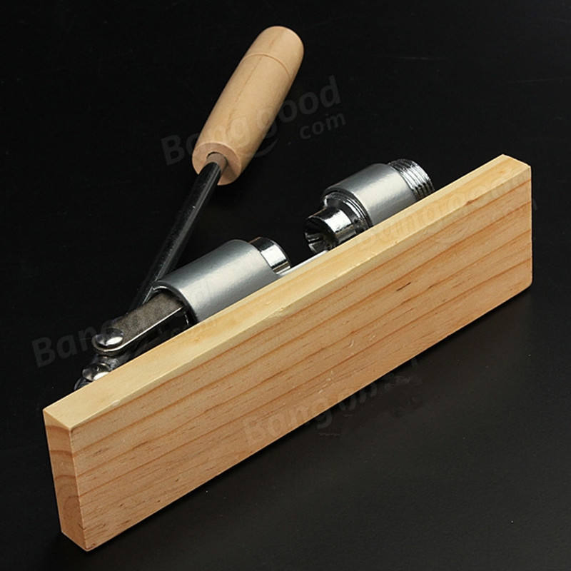 Factory Wholesale High Quality Heavy Duty Nut Walnut Cracker Tool Easy Quick Walnut Cashew Almond Nut Cracker