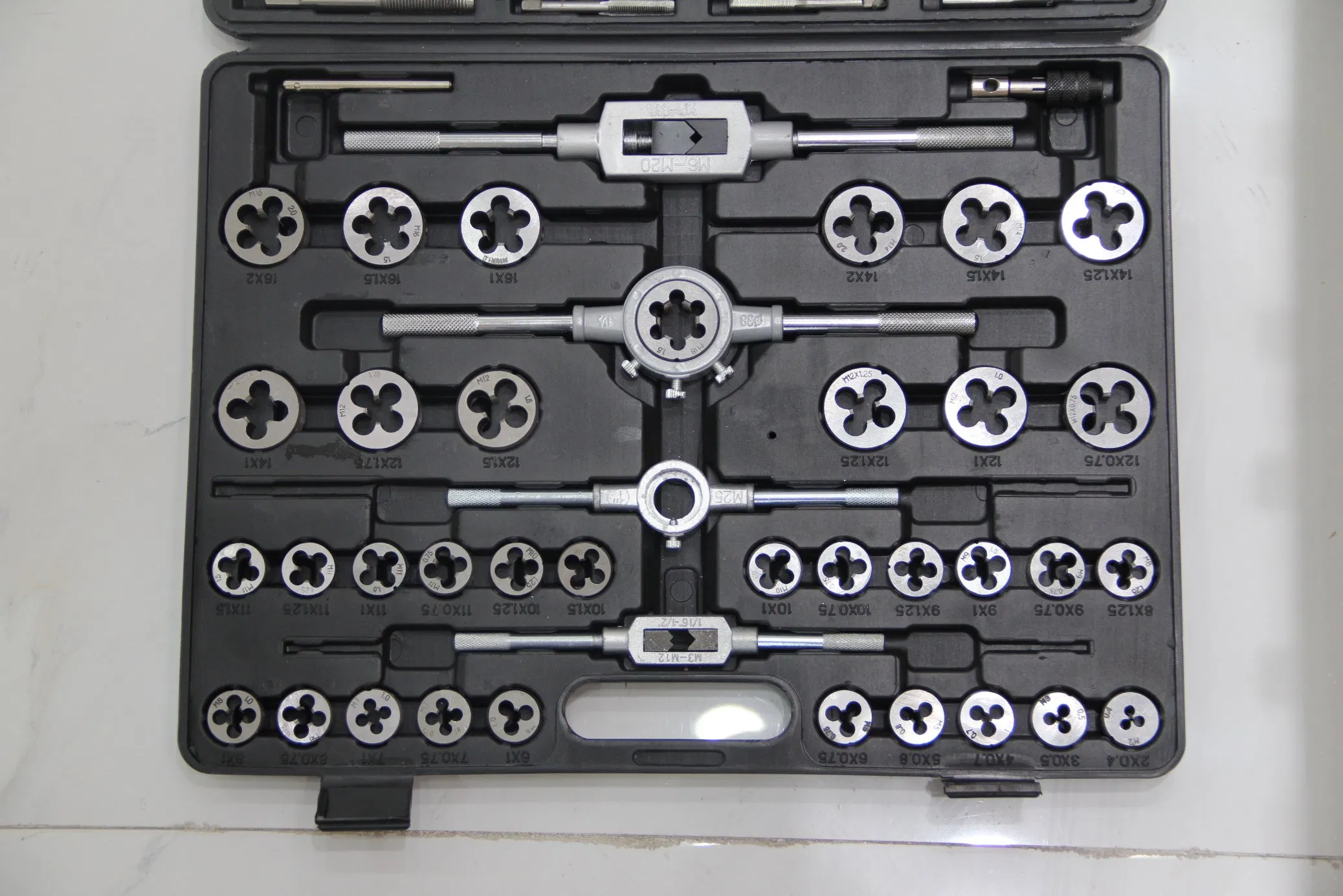 110PCS Tap and Die Set with Hand Tool for Tap