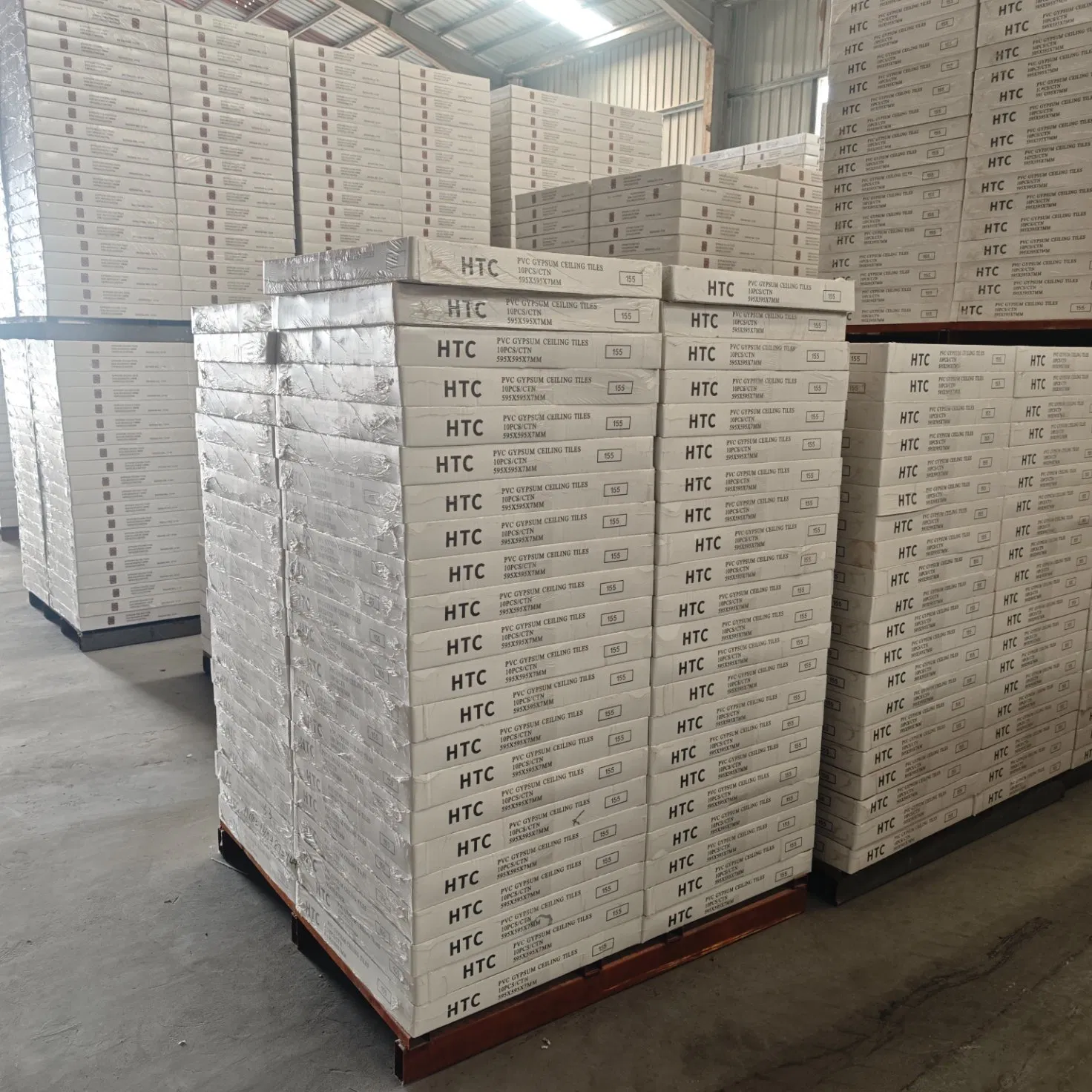 Attractive PVC Ceiling Tiles for Residential and Commercial Use