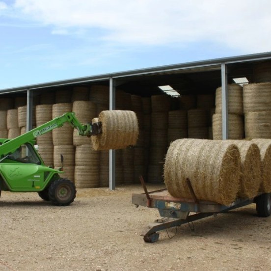Easy to Assemble Steel Structure Barn Hay Shed Farm Warehouse Insulated Kennel