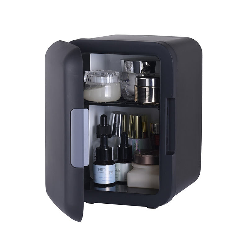 Wholesale Portable White 4L Cosmetics Small Refrigerator