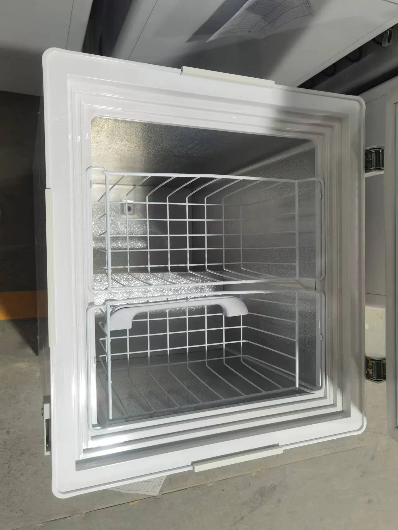 DC 12V24V 110mm Thickness Foaming Chest Freezer Super Energy Saving Model