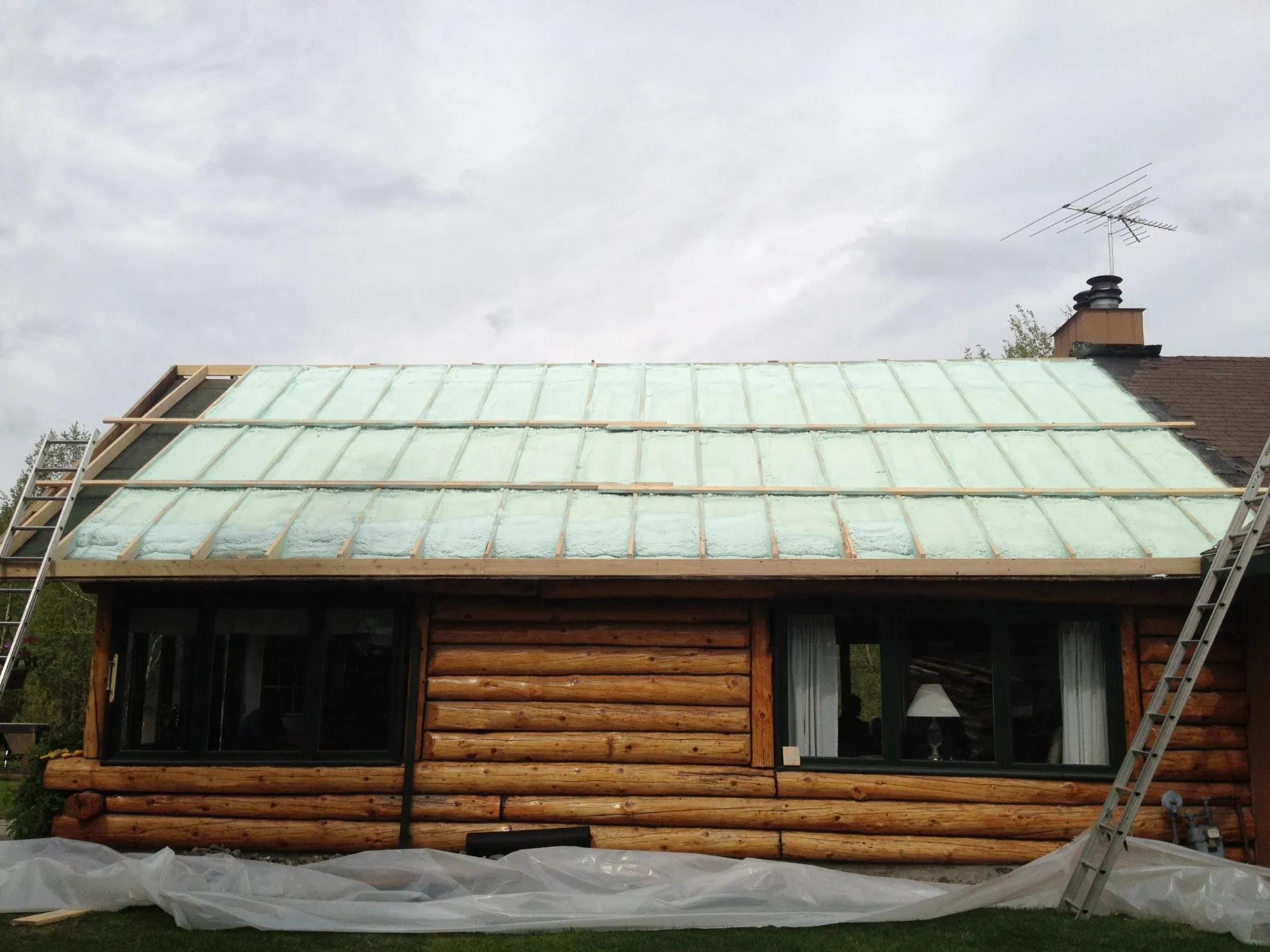 Two Component Polyurethane Raw Material PU Spray Foam for Roof Insulation