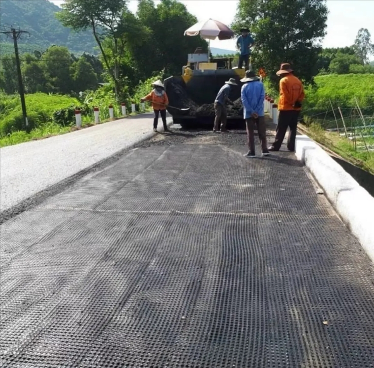 Biaxial Geogrid for Stabilized Gravel Surface for Subgrade and Reinforcement