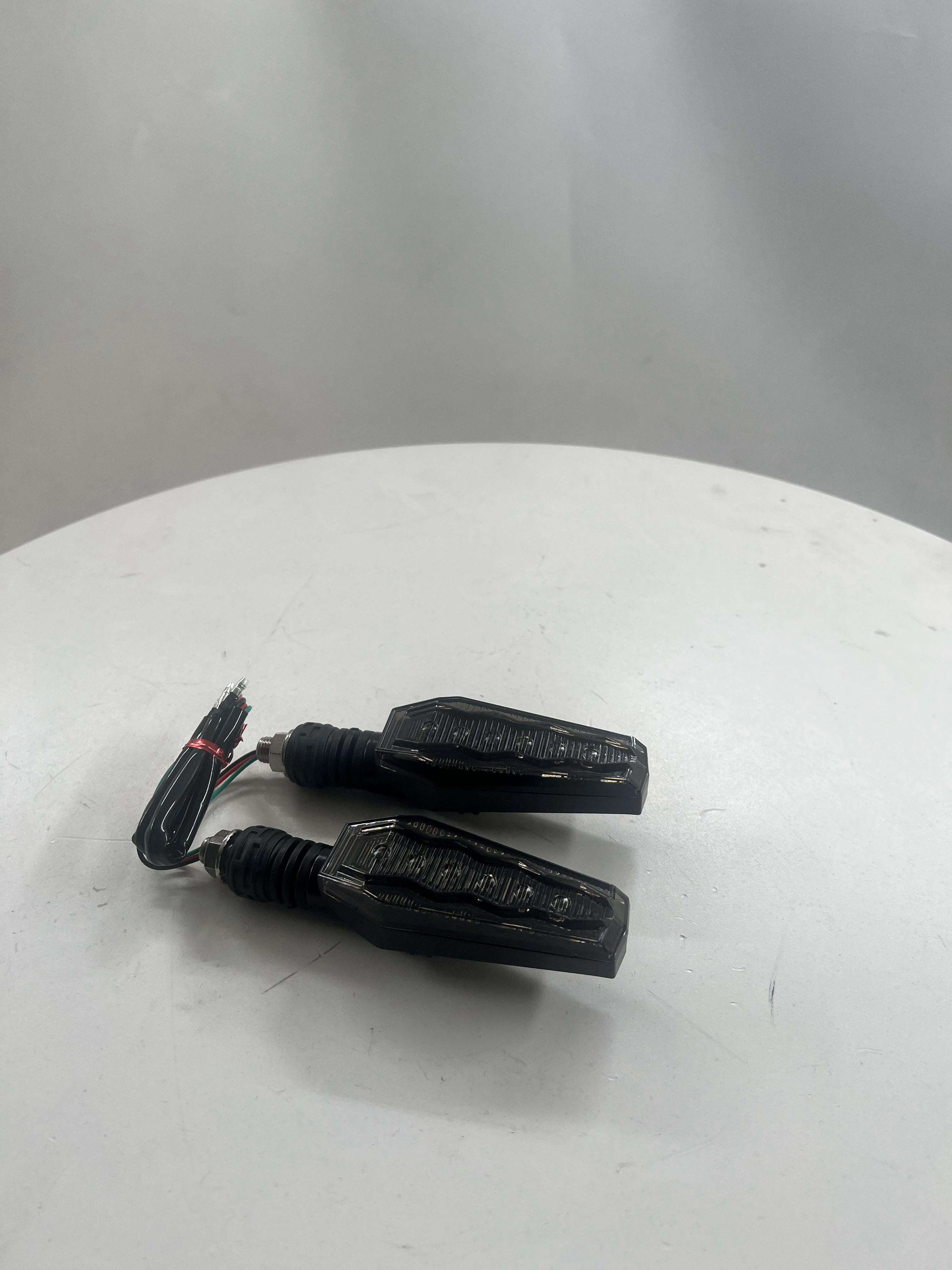 Светодиодный поворотник 2xo-153 R для мотоциклов и трициклов