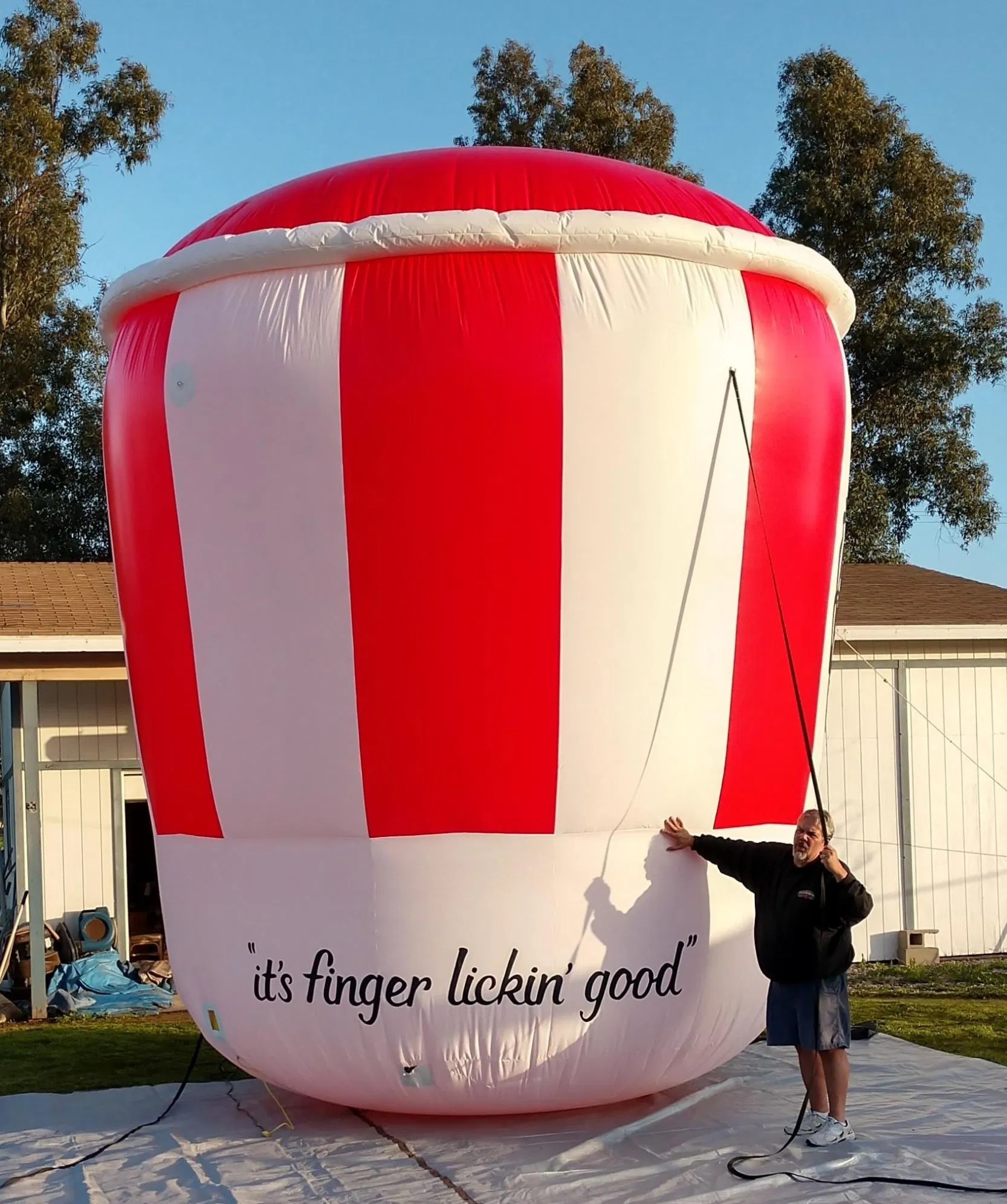 Boyi Food Decoration Inflatable Chicken Bucket Advertising Brand Inflatable Fried Chicken