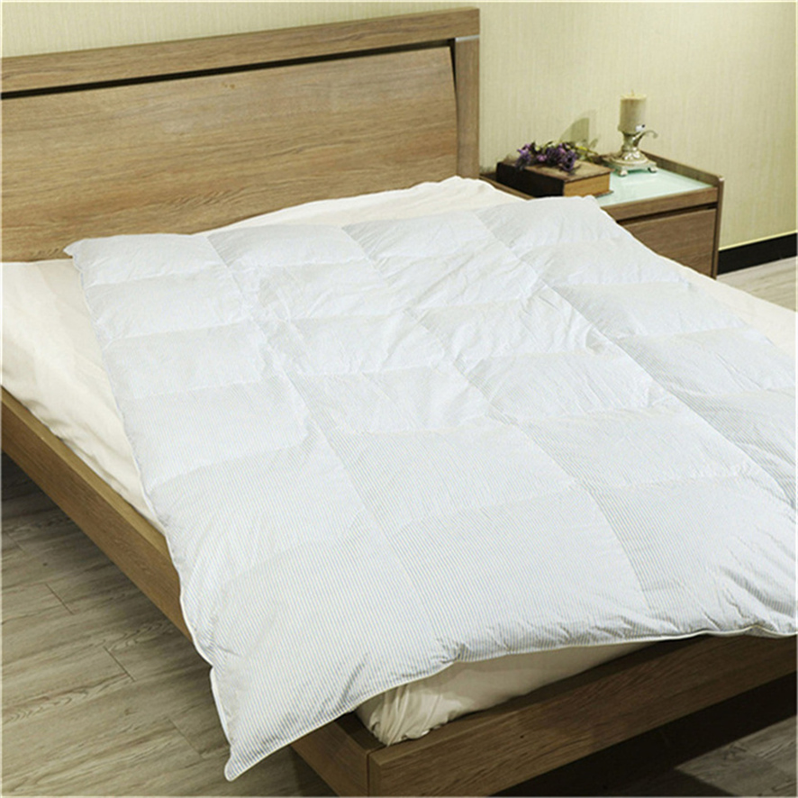Hot Selling Simple Stripe Print Style Soft Handle Down Quilt Duvet