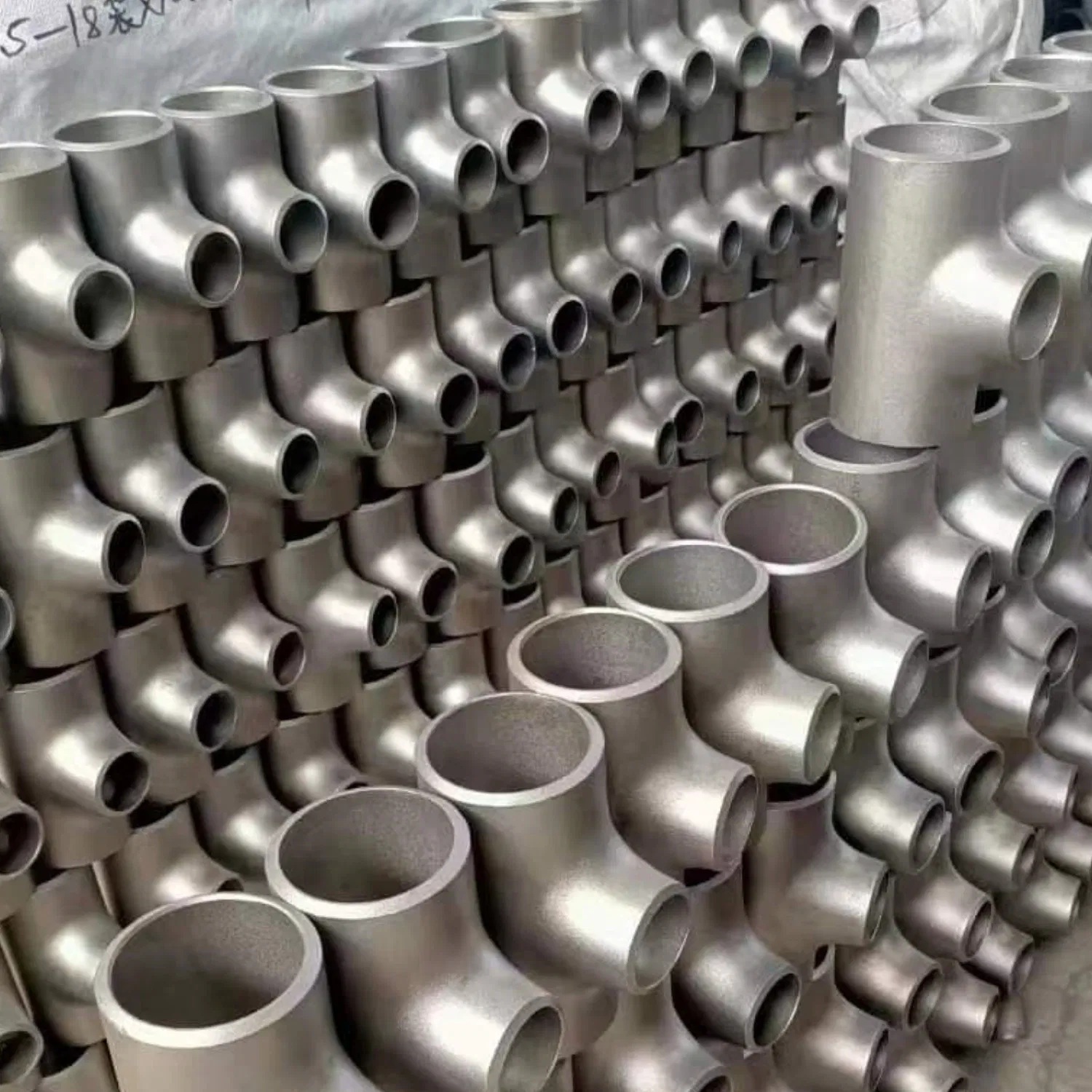 Factory Supply Alloy Carbon Stainless Steel Pipe Tee Flange Elbow Concentric Eccentric Reducer Equal Unequal Tee