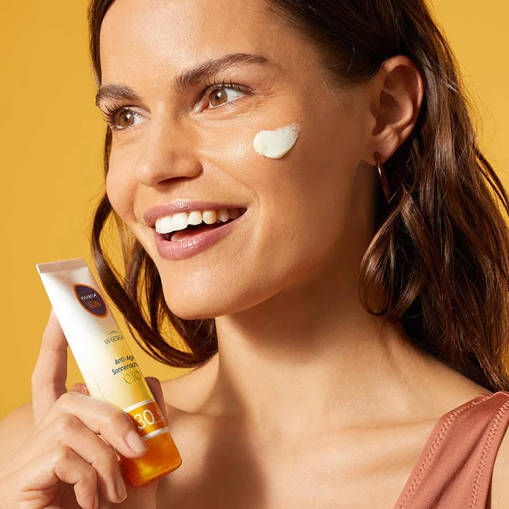 Factory Wholesale OEM Custom Anti-Aging and Anti-Pigmentation Facial Sunscreen