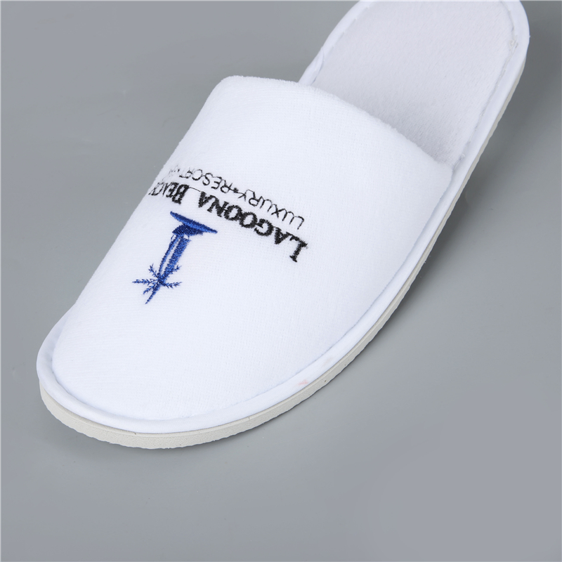 OEM Custom Embroidered Luxury Disposable Hotel White Terry Towel Fabric Disposable SPA Bedroom Hospital Hotel Guest Slippers