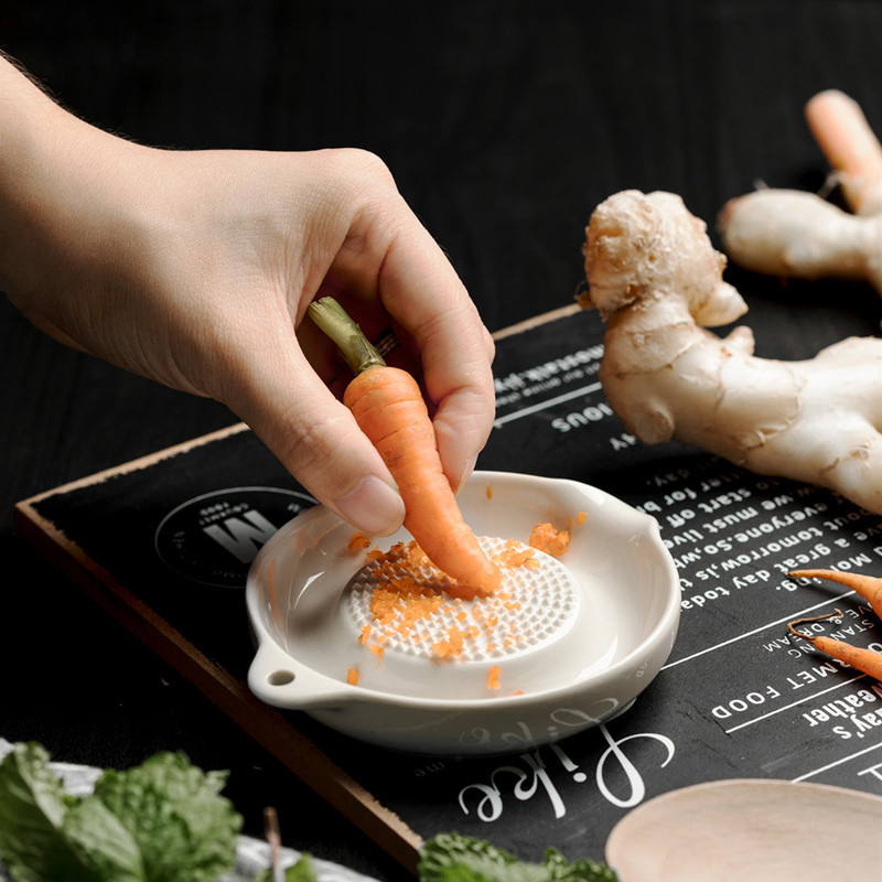 Wholesale Price Custom Fruit Vegetables Tools White Onion Ginger Garlic Carrot Grater Mini Ceramic Grinder Plate for Kitchen