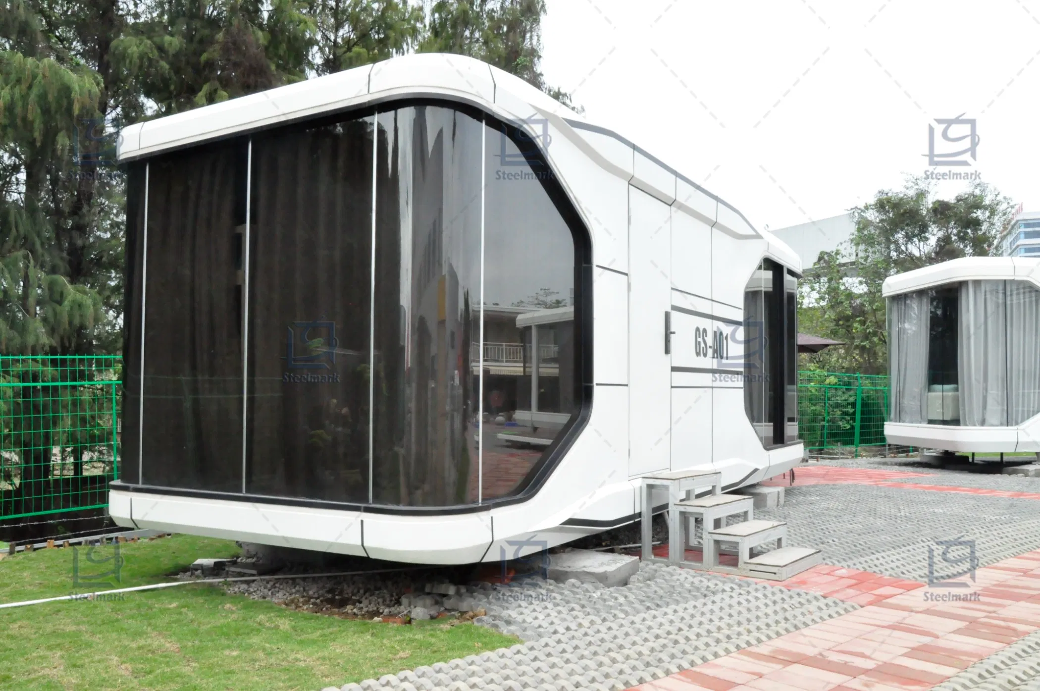 Luxury Container Houses Modern Prefabricated Houses Assemble Space Pods with Aluminum Panel Camping Apple Pods