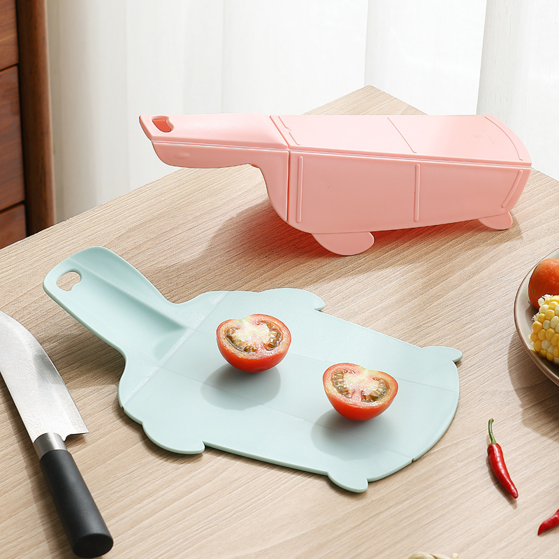 Versatile Collapsible Plastic Cutting Board for Easy Storage