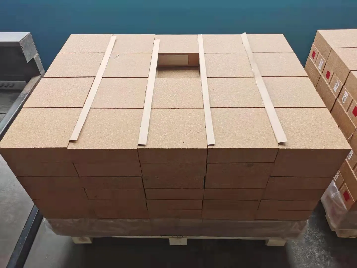 Магнезито-глиноземистый кирпич MLJ85 для зоны перехода вращающейся печи